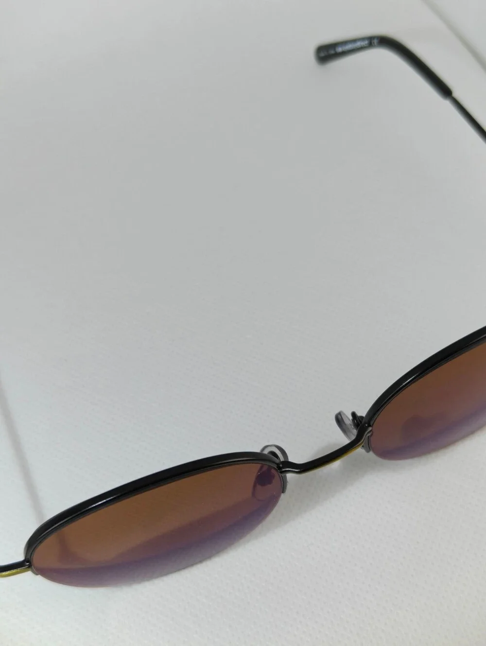 Sun Albee. Gold Classic Round Antique Gold Frame. Semi Rimless.